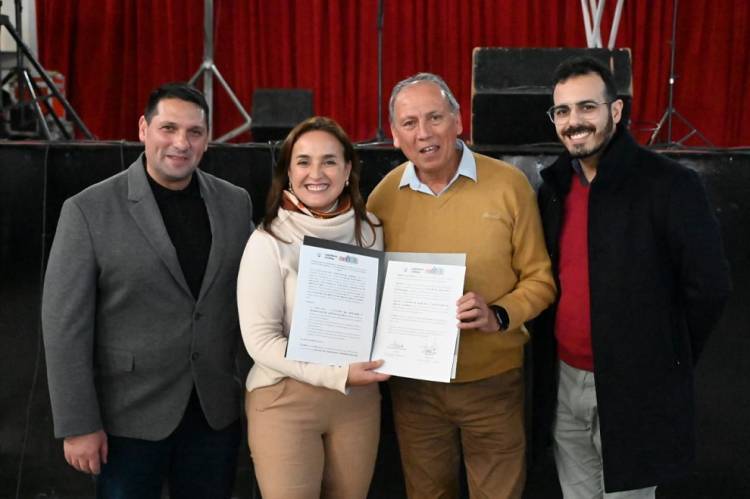 Prunotto celebró las Fiestas Patronales en Arroyo Algodón y homenajeó a los Bomberos Voluntarios