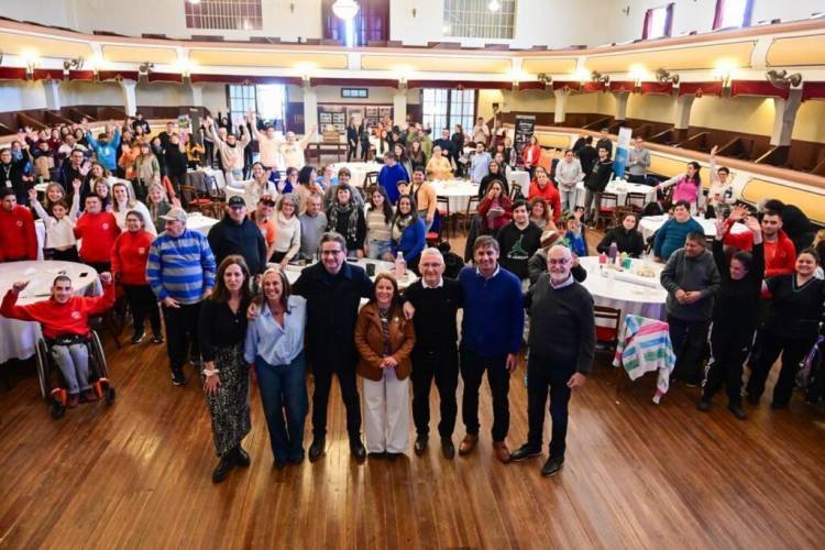 Unidos por la inclusión: Más de 20 cooperativas se reunieron en Devoto para generar empleo con impacto social