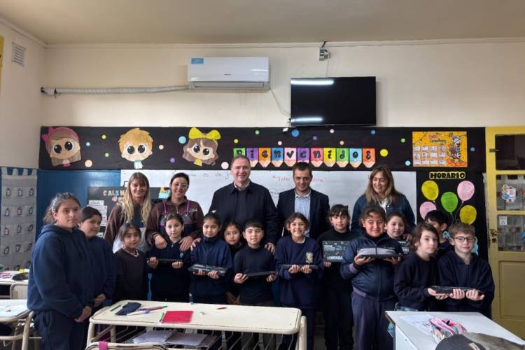 Educación del presente: Netbooks para chicos y chicas del departamento San Martín