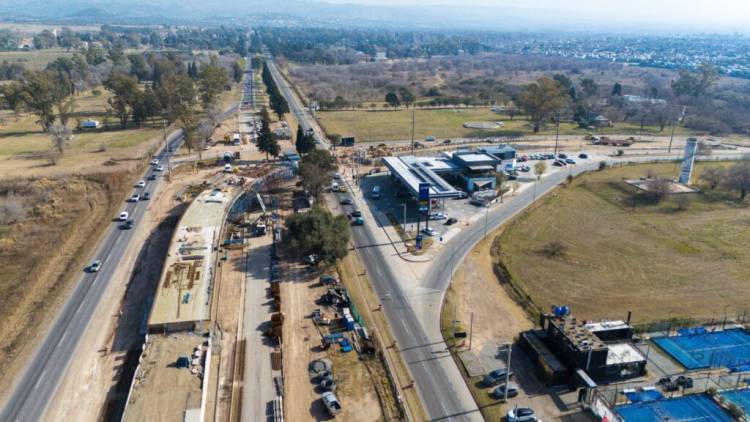 Viaducto curvo en Ruta E-55 superó la mitad de su construcción y se prepara para finalizar en diciembre