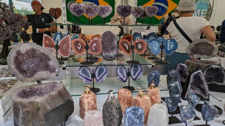 Villa Carlos Paz se prepara para el Festival de Gemas con expositores internacionales