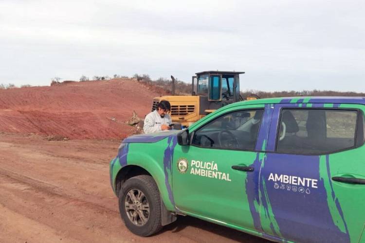 Clausuran canteras ilegales en Villa Rumipal por extracción de áridos sin autorización