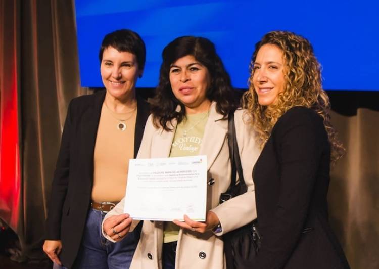 Emprendedores cordobeses completan talleres Fortalecer Oficios y reciben certificación