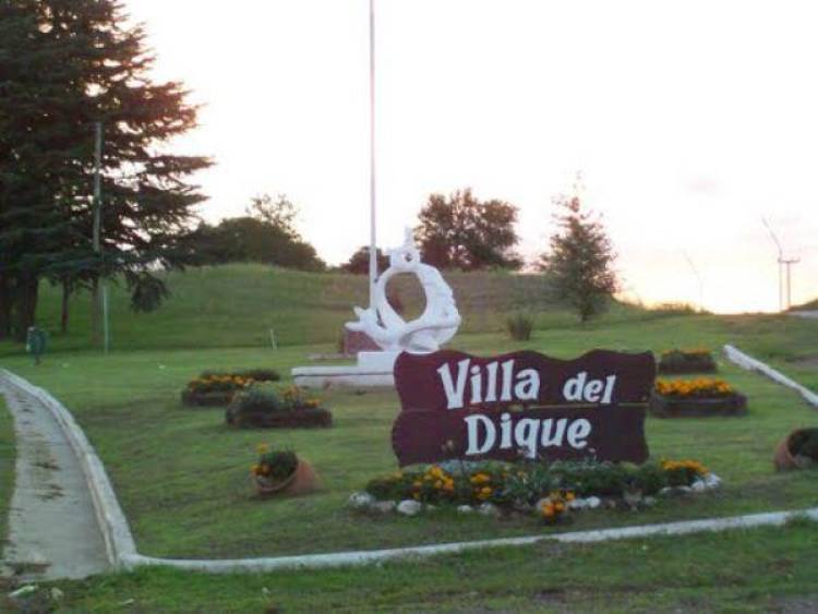 Villa del Dique moderniza sus ingresos con rotonda y mejoras en cruces viales