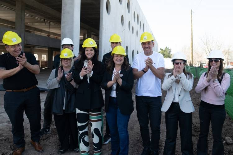 Prunotto recorrió obras de la UPC y una planta láctea modelo en Laboulaye