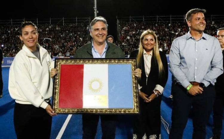 Reinauguraron el estadio Soledad García junto a “Las Leonas”