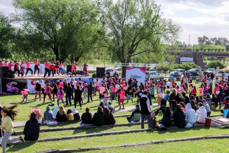 Una ola de conciencia y ritmo: Así se vivió el Movimiento Rosa en Río Cuarto