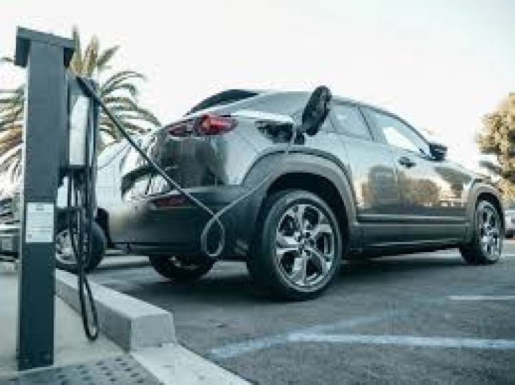 Argentina acelera hacia la movilidad sostenible: 50 mil autos eléctricos e híbridos llegarán en 2026
