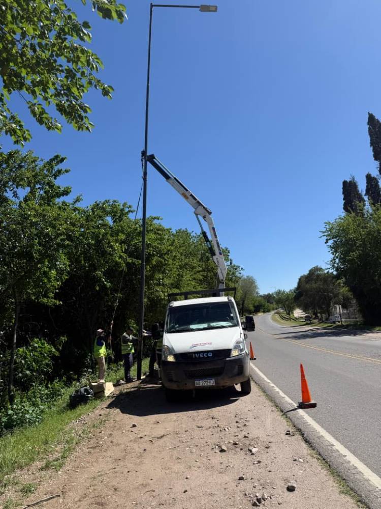 Ruta E57 más segura: El tramo entre Villa Allende y Mendiolaza ya cuenta con nueva iluminación