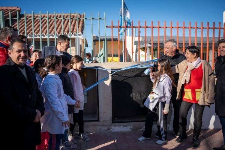 Más de 190 escuelas del interior ya cuentan con conexión a gas natural