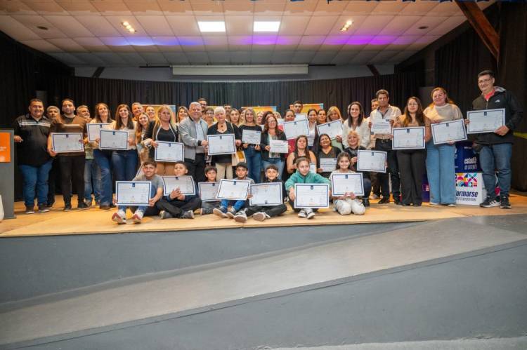 Arroyito celebró una nueva entrega de certificados y superó los 2.000 vecinos capacitados