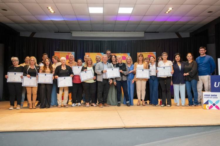 Arroyito celebró una nueva entrega de certificados y superó los 2.000 vecinos capacitados
