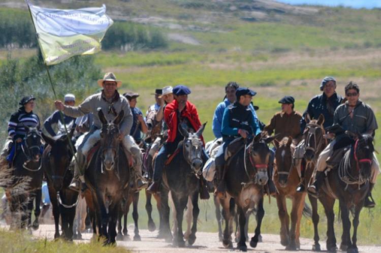Invitan a recorrer senderos brocherianos a caballo